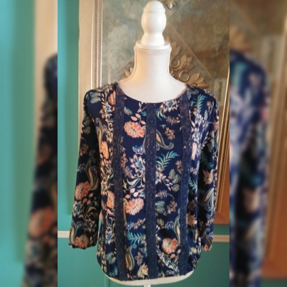 AUW Tops - Floral top